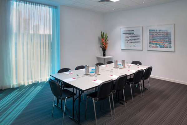 travelodge-docklands-02.jpg