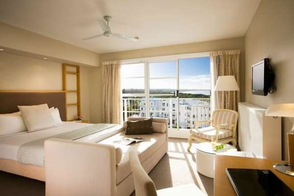 quality-suites-deep-blue-02.jpg