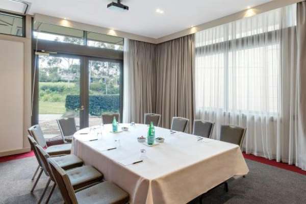 YarraValleyLodge-Boardroom.jpg